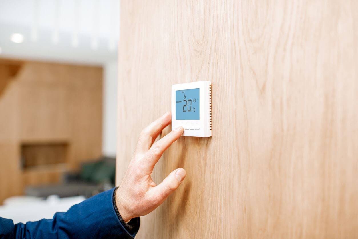 Adjusting thermostat